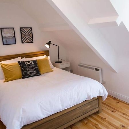 Apartments In Dingle Town Center Экстерьер фото