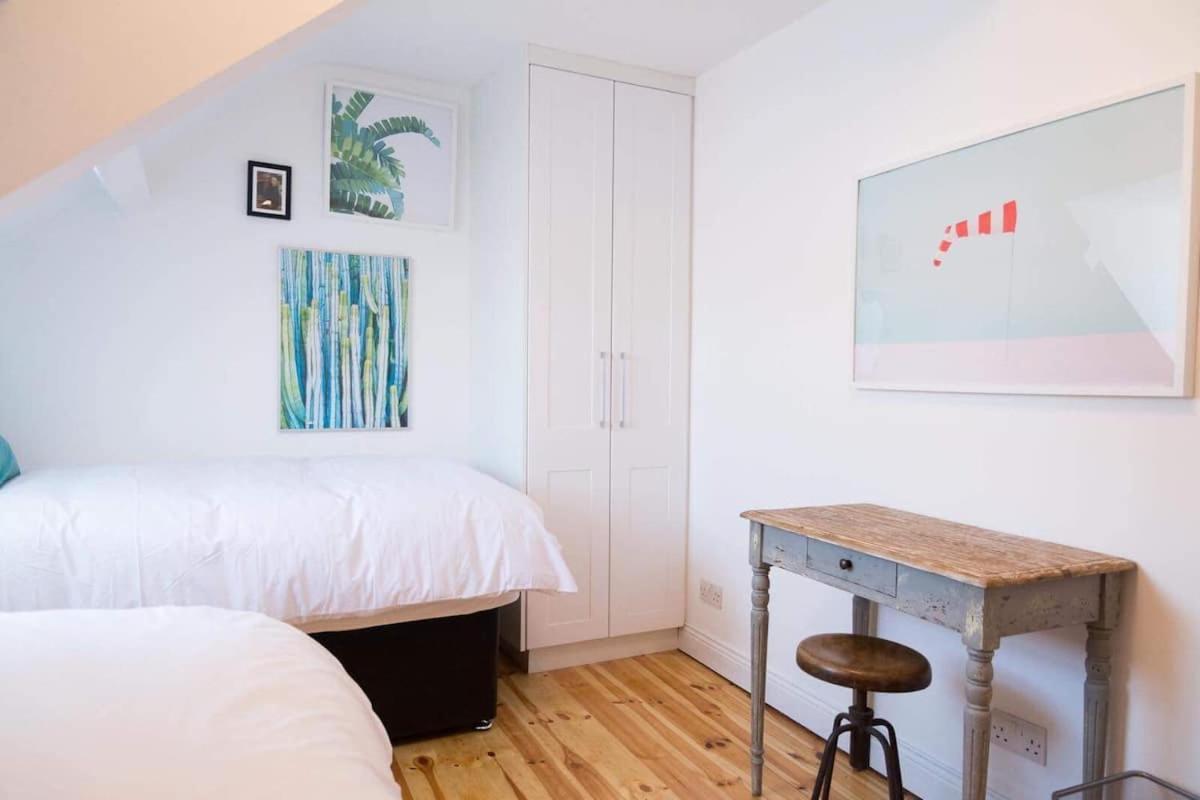 Apartments In Dingle Town Center Экстерьер фото