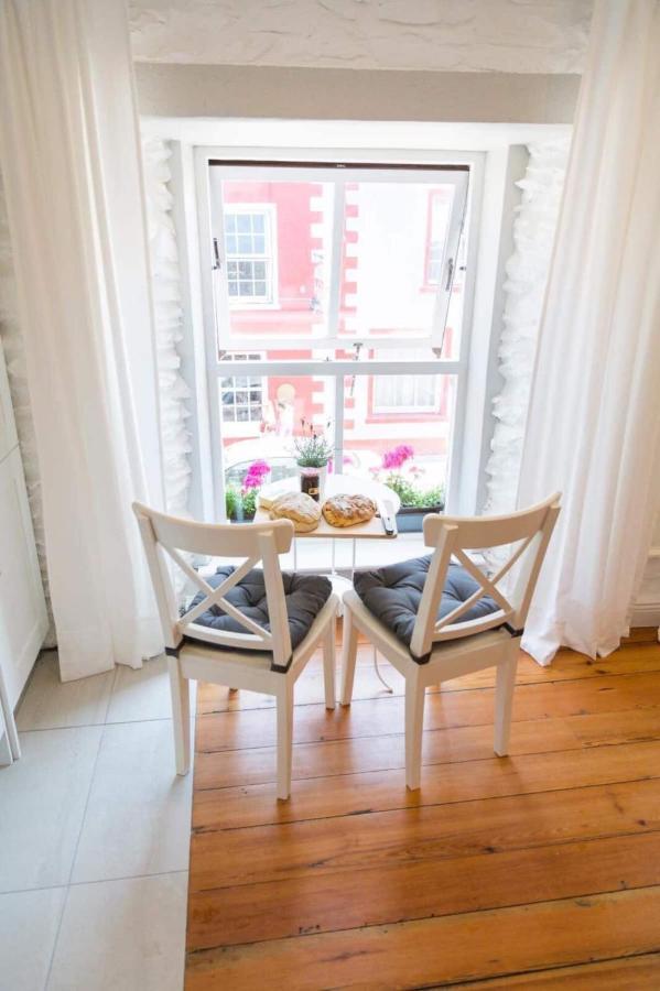 Apartments In Dingle Town Center Экстерьер фото