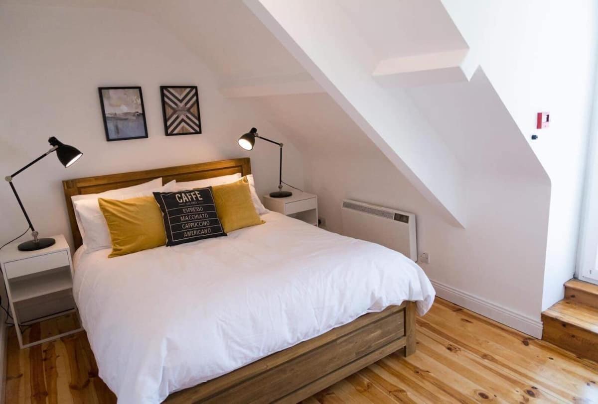 Apartments In Dingle Town Center Экстерьер фото